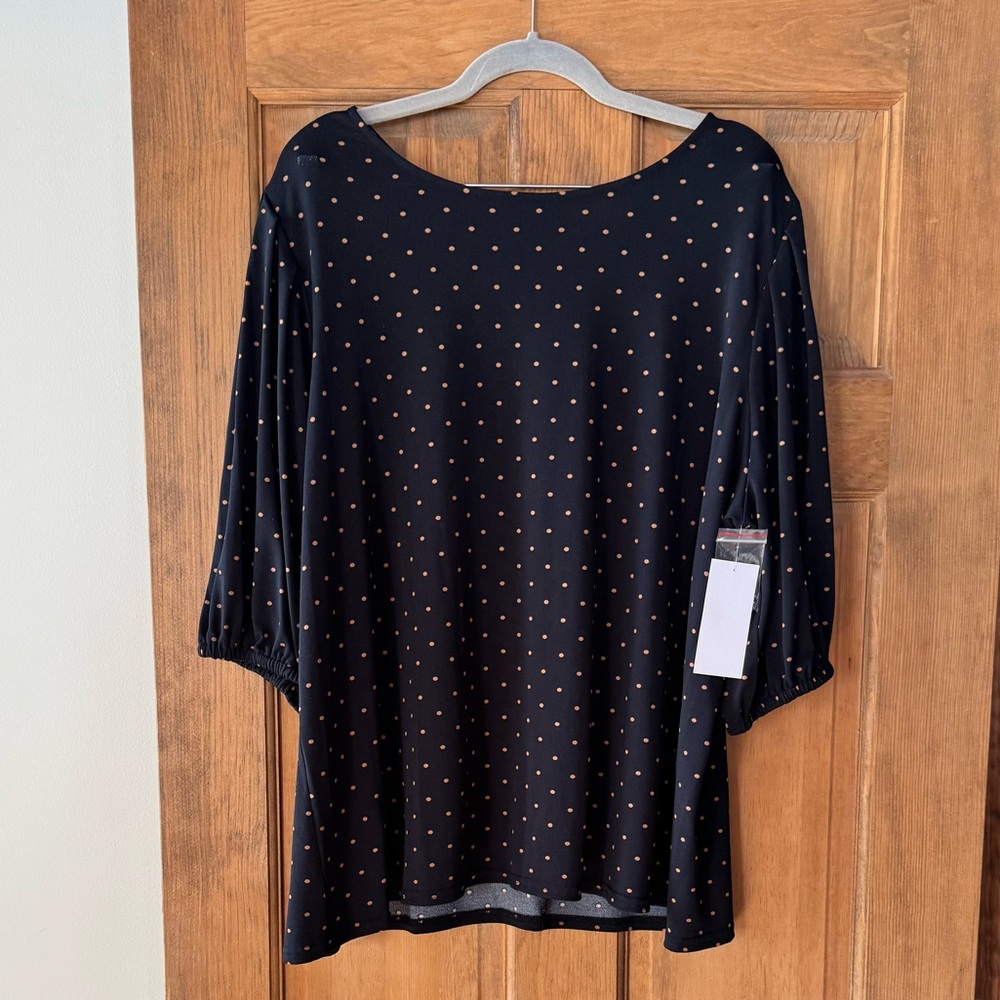 Adrianna Papell 3/4 Sleeve Polkadot Stretch Blouse- Size 2X NWTs.